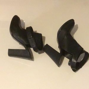 Kenneth Cole Ankle Boots